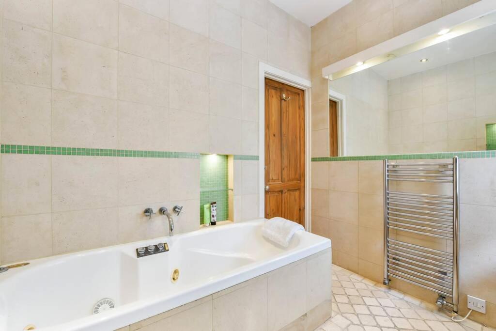 Groves 4 Bedroom, Shepherds Bush Londres Exterior foto